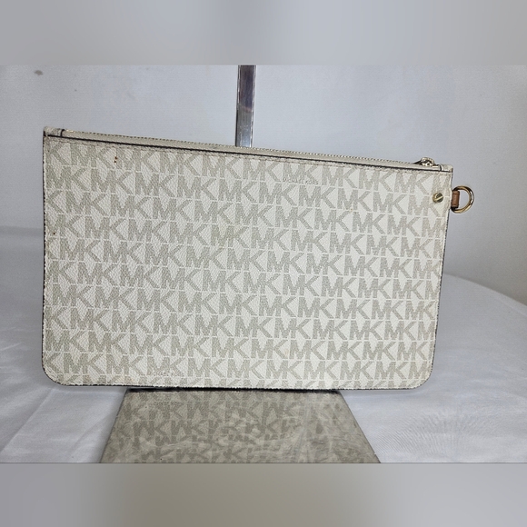 Michael Kors Cream Leather Wristlet - Picture 2 of 8